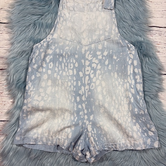 Bella Dahl Easy Shortall Romper in Animal Spot Denim - Picture 6 of 10